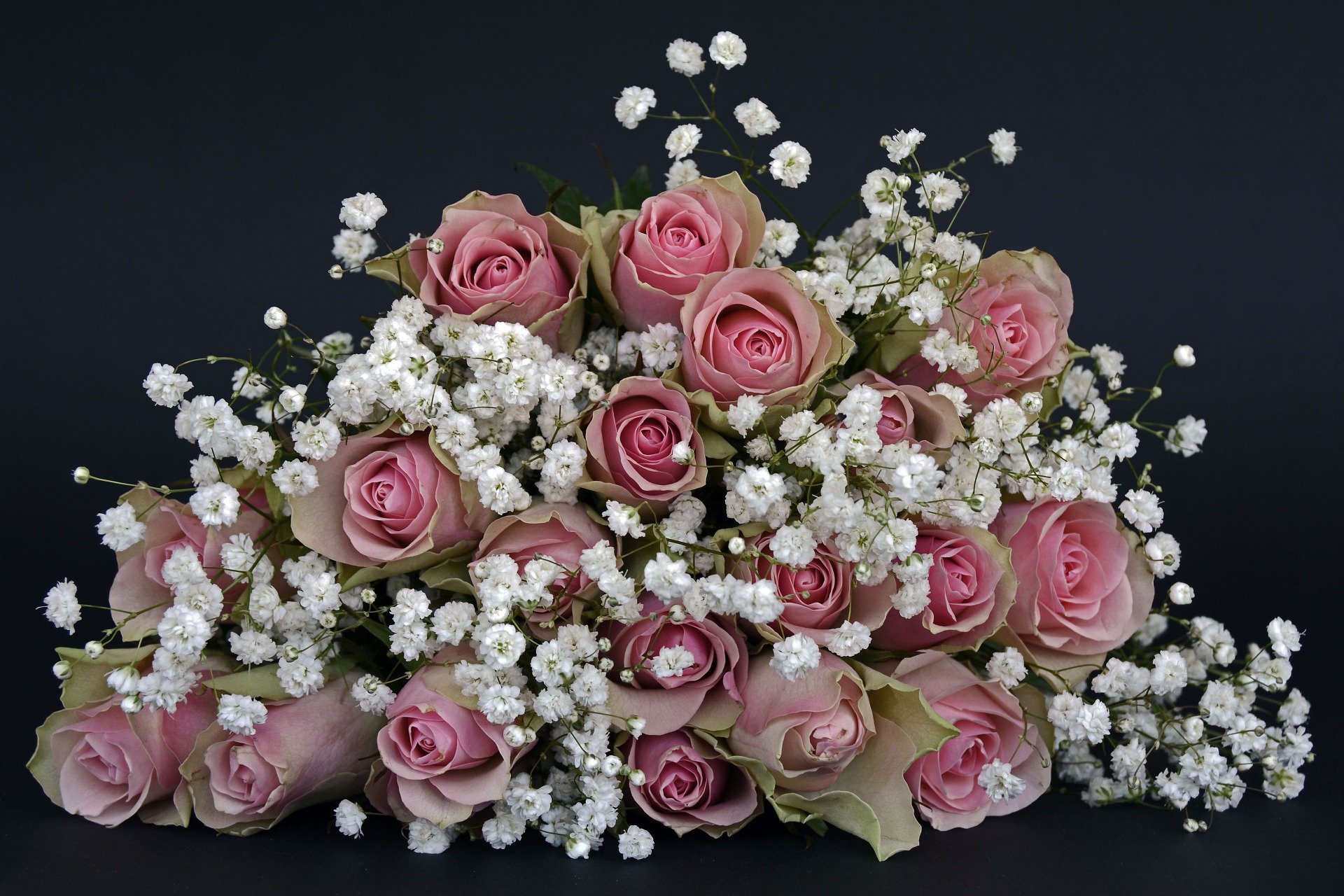 Why Should You Give a White Flower Bouquet On Occasion
