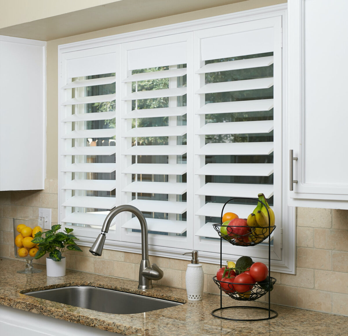 Important-Factors-To-Consider-When-Buying-Kitchen-Window-Blinds