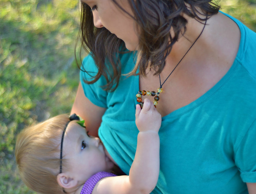 What Is A Breastfeeding Necklace & Why Should You Use It?